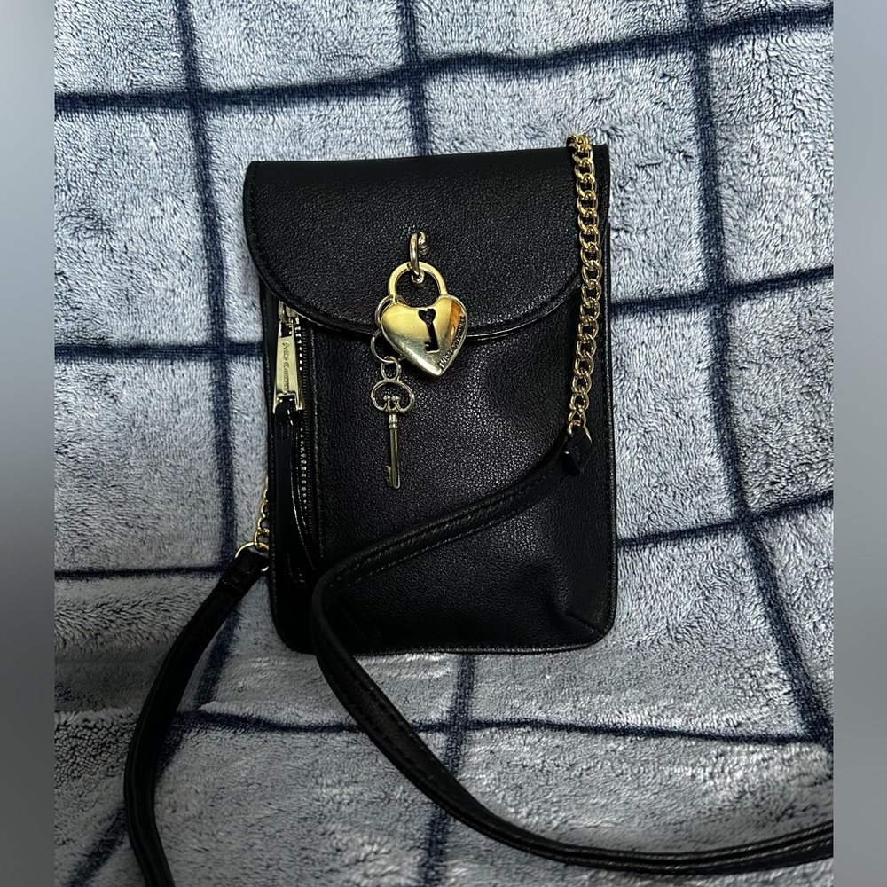 Juicy Couture Heart lock Crossbody Bag